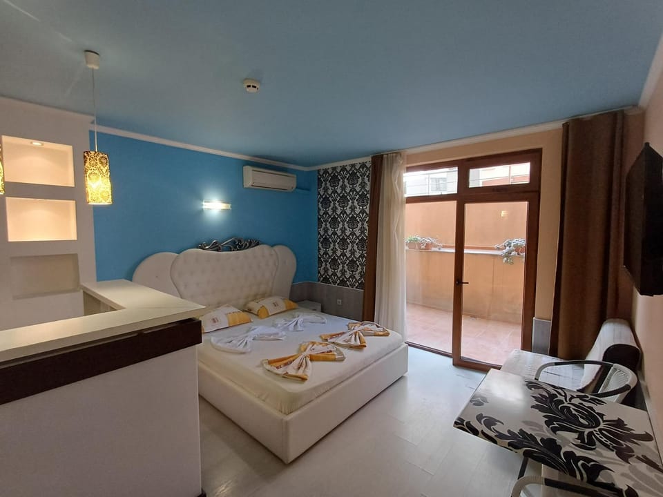 Bed, Photo of the whole room, Bedroom, towels, wardrobe