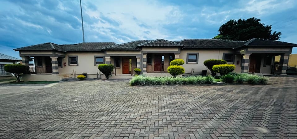 Property building, Day, Garden, Garden view