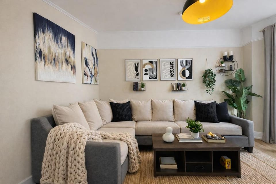 Beach House 4or5BR Central to Beach, Cafes, Bars House in Bournemouth