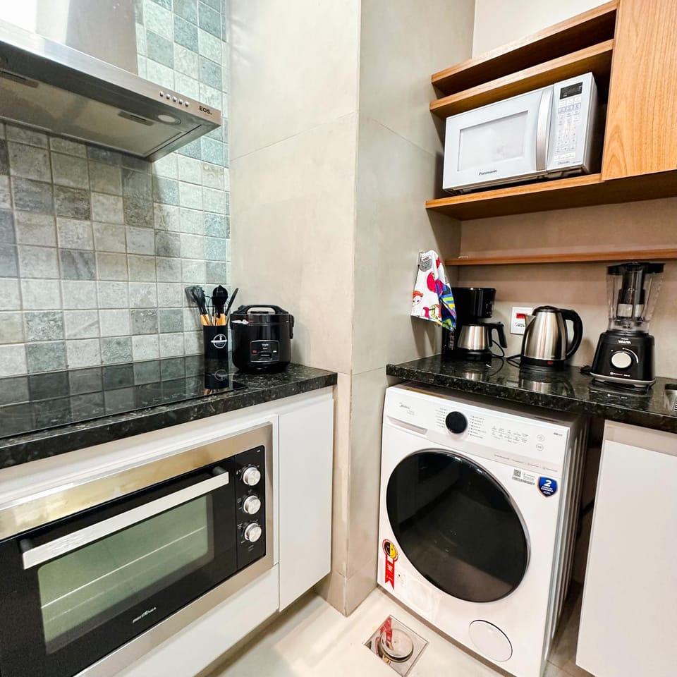 Coffee/tea facilities, oven, stove, dryer