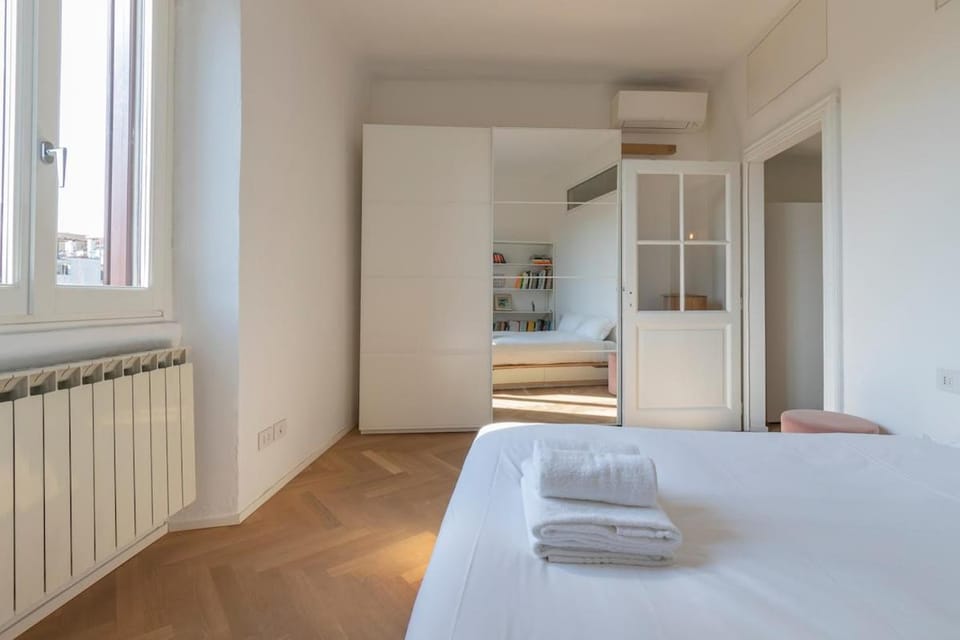 Xenia Milan - 2 room apartment in Pietro Custodi 10 Apartment in Milan