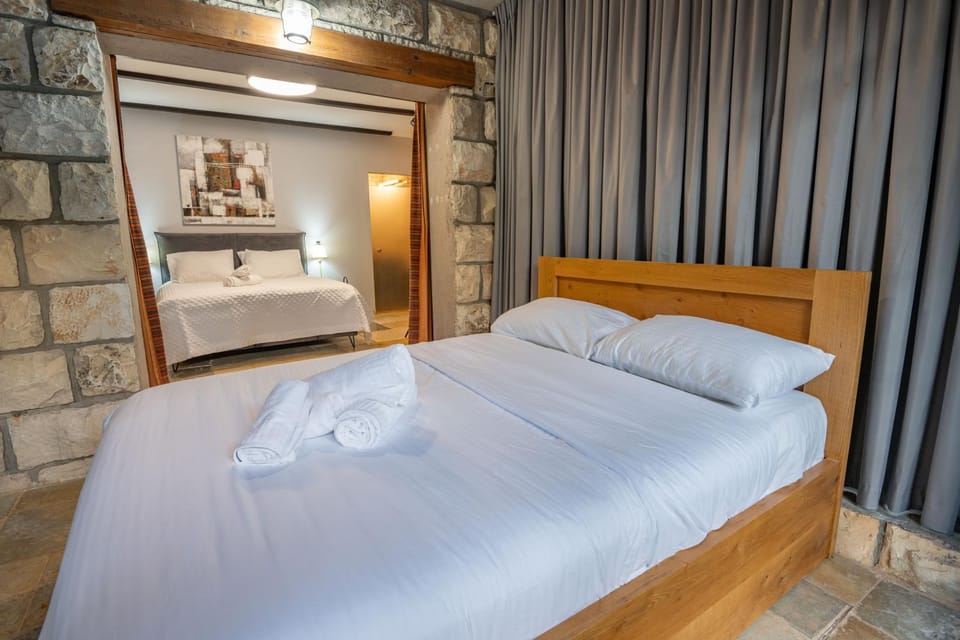 Bed, towels
