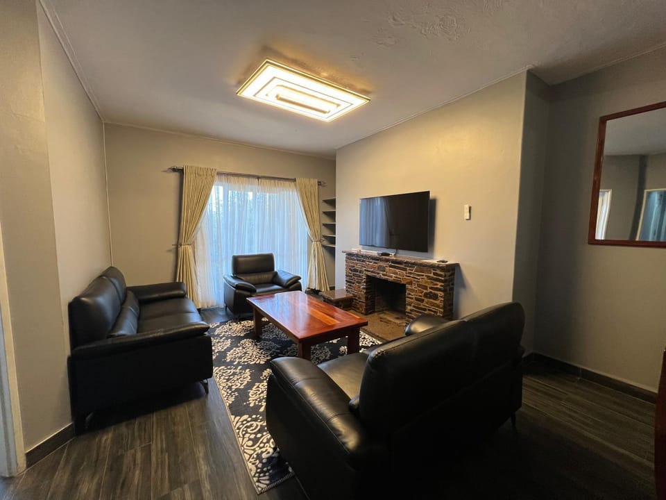 Communal lounge/ TV room, TV and multimedia, Living room, Dining area