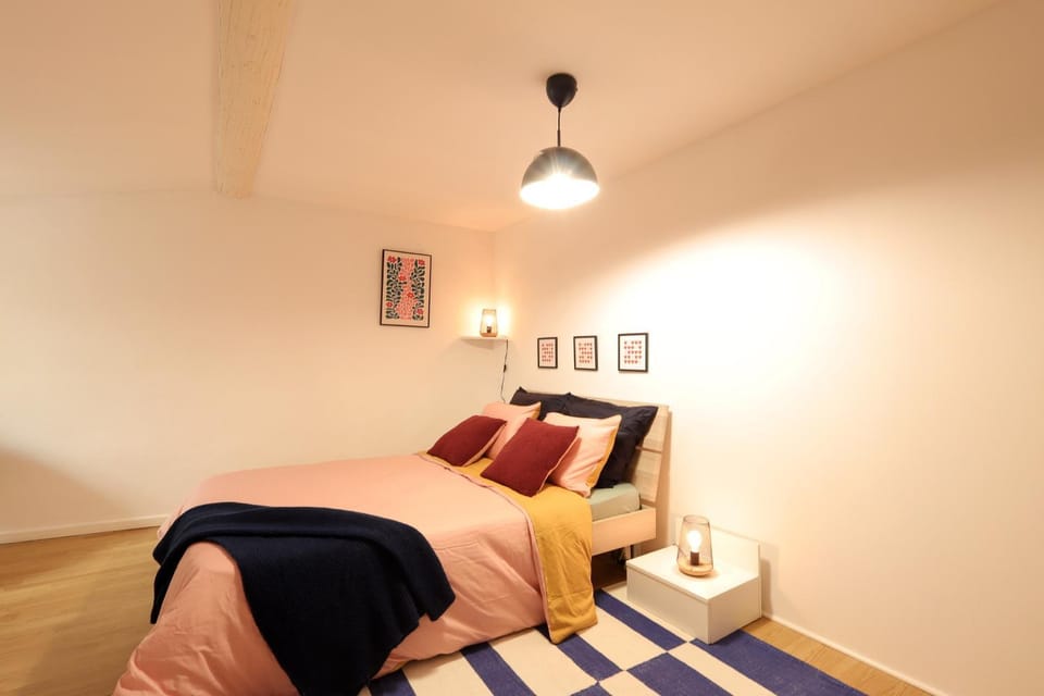 Bed, Bedroom, air conditioner