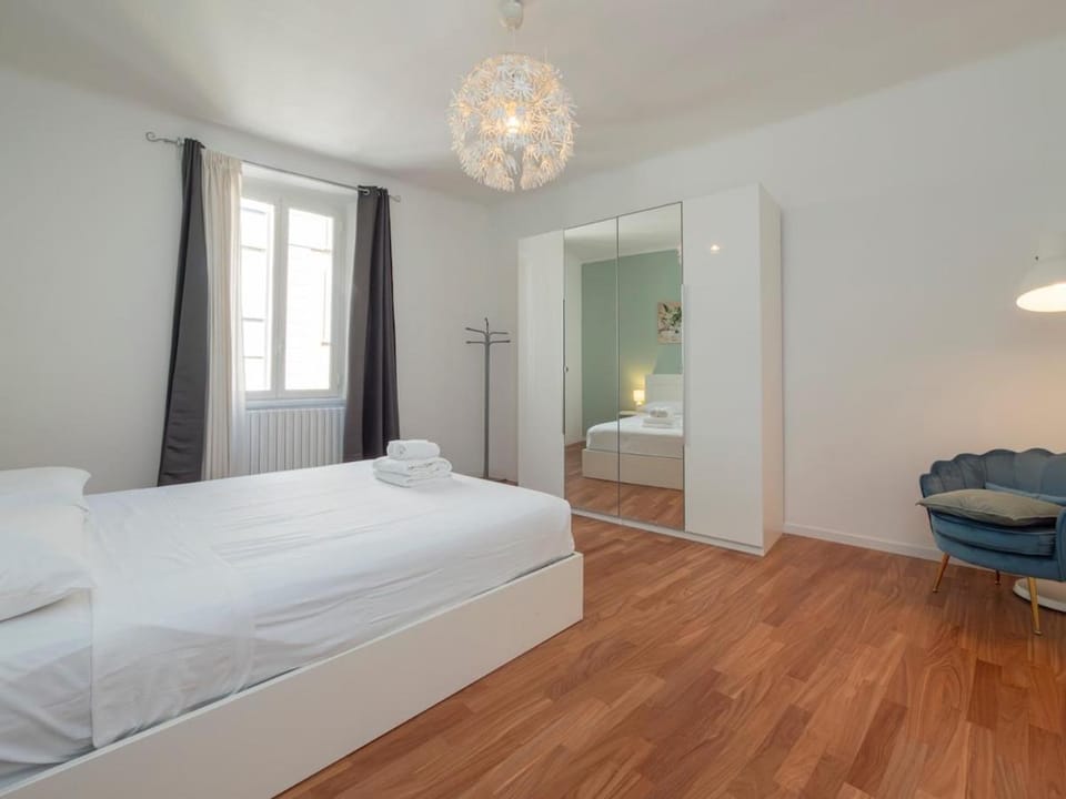Xenia Milano - 2 rooms apt in Pietro Custodi 10 Apartment in Milan