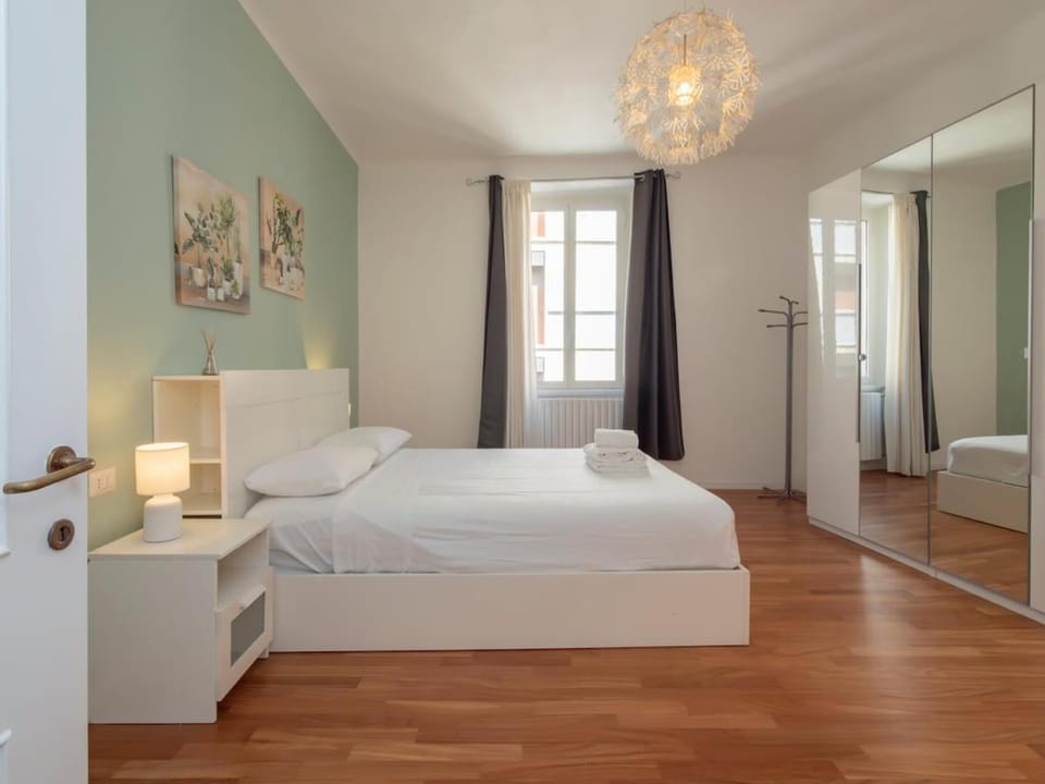 Xenia Milano - 2 rooms apt in Pietro Custodi 10 Apartment in Milan