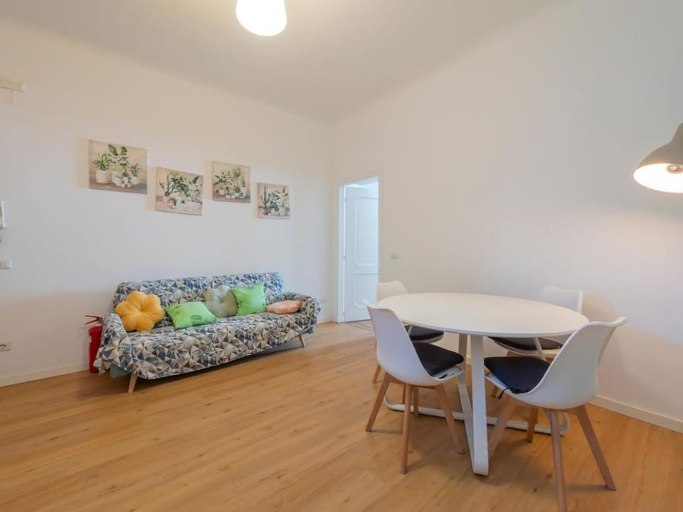 Xenia Milano - 2 rooms apt in Pietro Custodi 10 Apartment in Milan