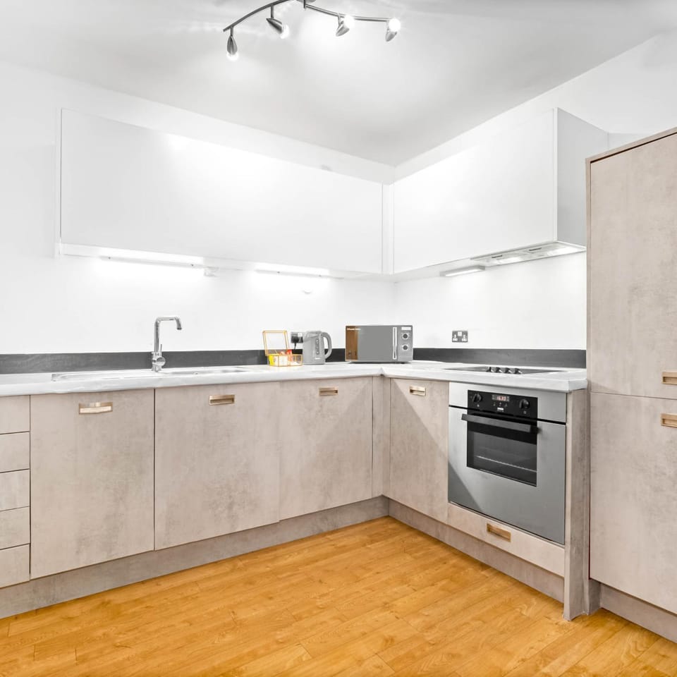 Kitchen or kitchenette, oven, toaster