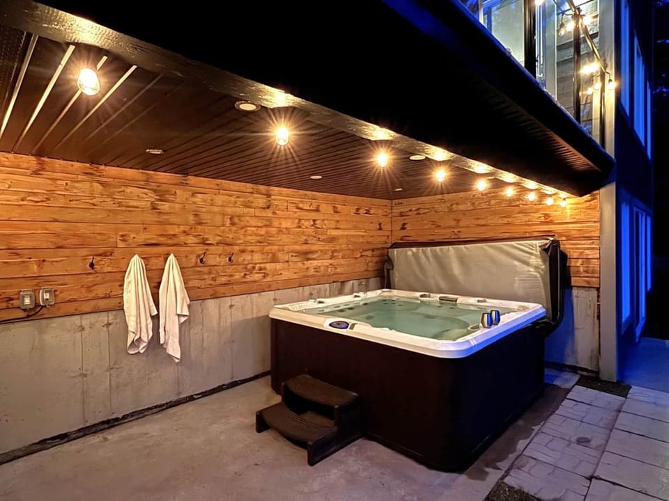 Chalet Espace Boréal : spa, plage, billard House in Saint-Alexis-des-Monts