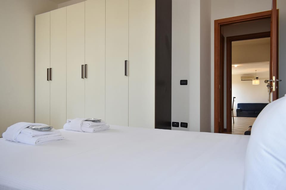 Bed, Bedroom, towels, wardrobe