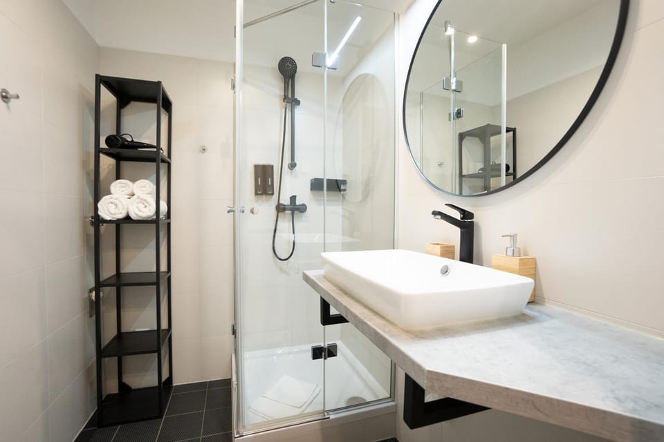 Shower, Bathroom, towels