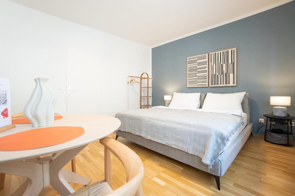 Bed, Photo of the whole room, Dining area, Bedroom
