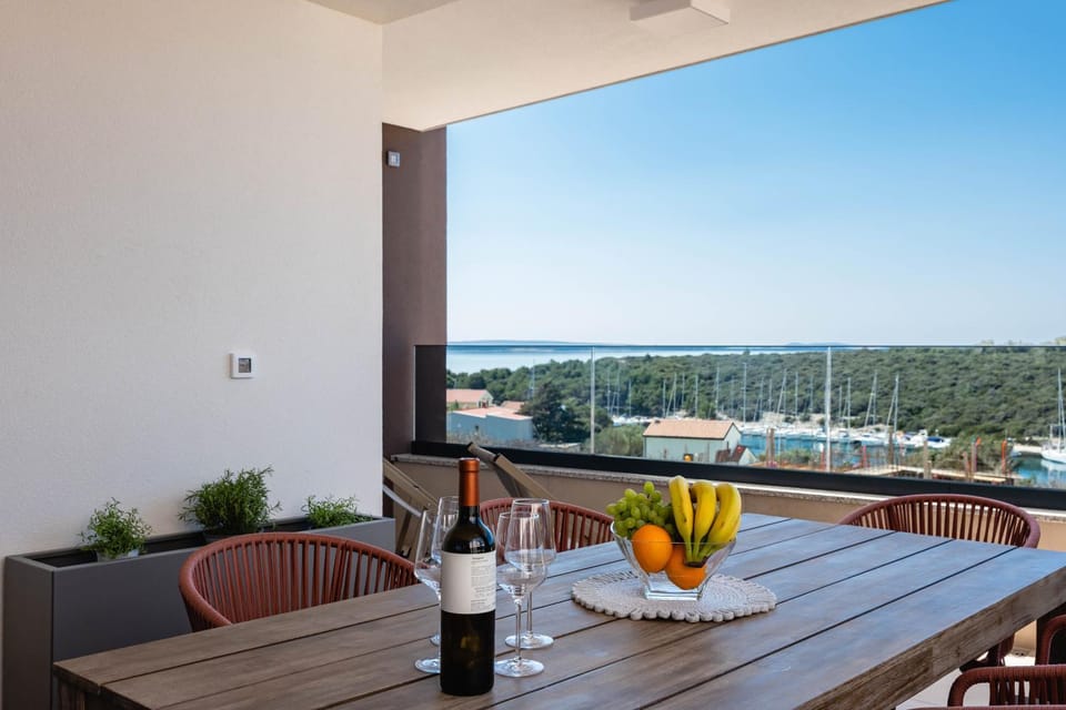 Day, View (from property/room), Balcony/Terrace, Dining area, Sea view