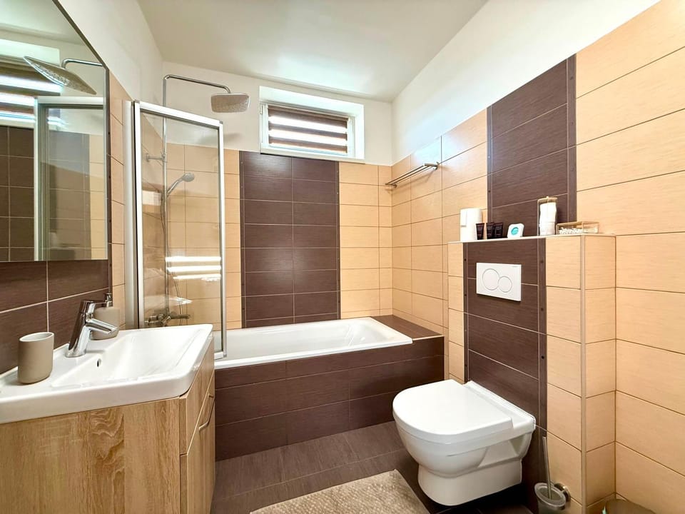 Shower, Toilet, Bathroom, Bath, towels