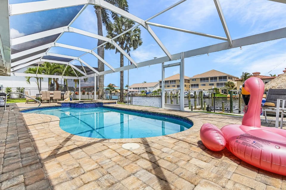 Heated Pool, Spa, Tiki Hut & Gulf Access Fun Await - Orchid House - Roelens House in Cape Coral