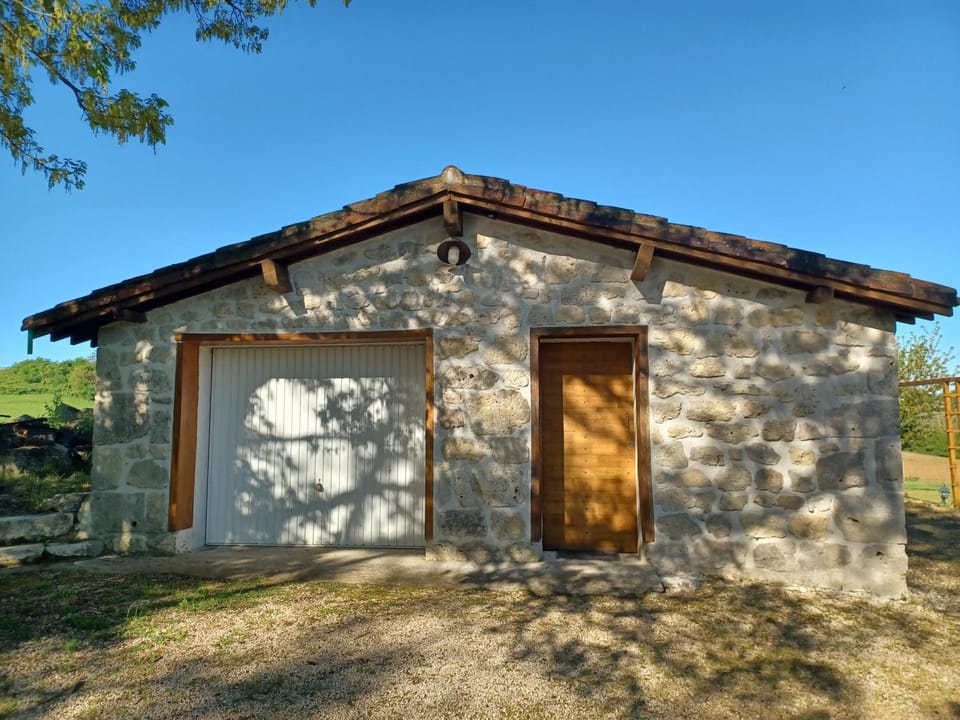 Fermette et son spa dans la campagne agenaise House in Nouvelle-Aquitaine
