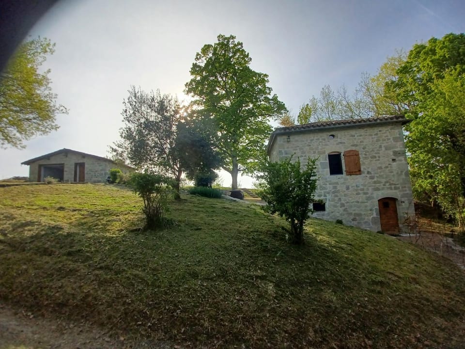 Fermette et son spa dans la campagne agenaise House in Nouvelle-Aquitaine