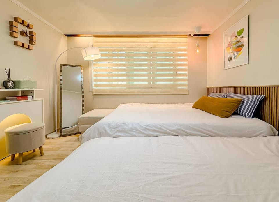 Cozy Stay near Gwangheungchang Station, hongdae 5 minutes,Seongsu 15minutes Apartment in Seoul