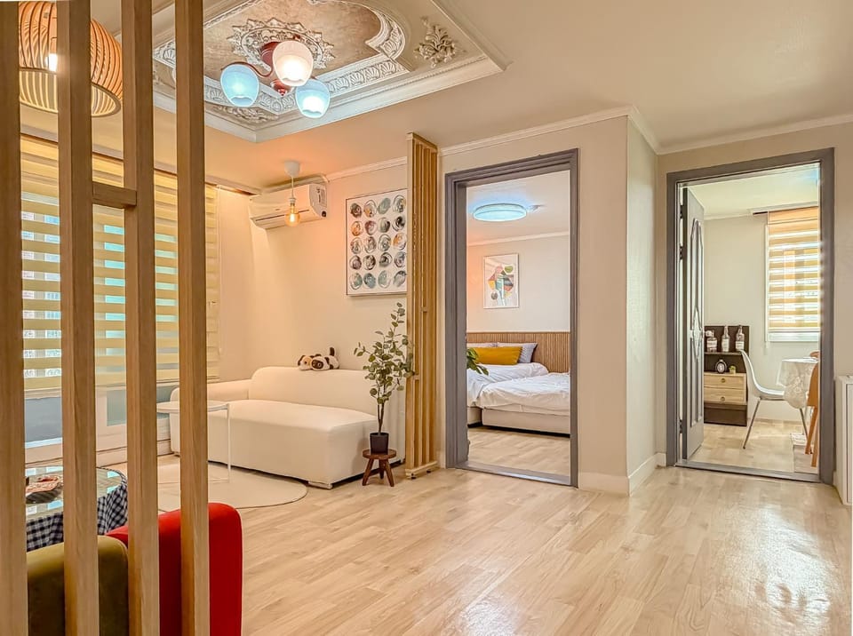 Cozy Stay near Gwangheungchang Station, hongdae 5 minutes,Seongsu 15minutes Apartment in Seoul