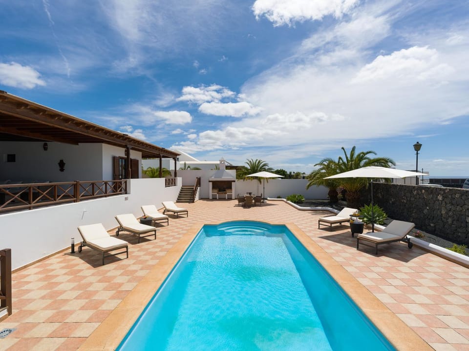 BBQ facilities, Swimming pool, sunbed