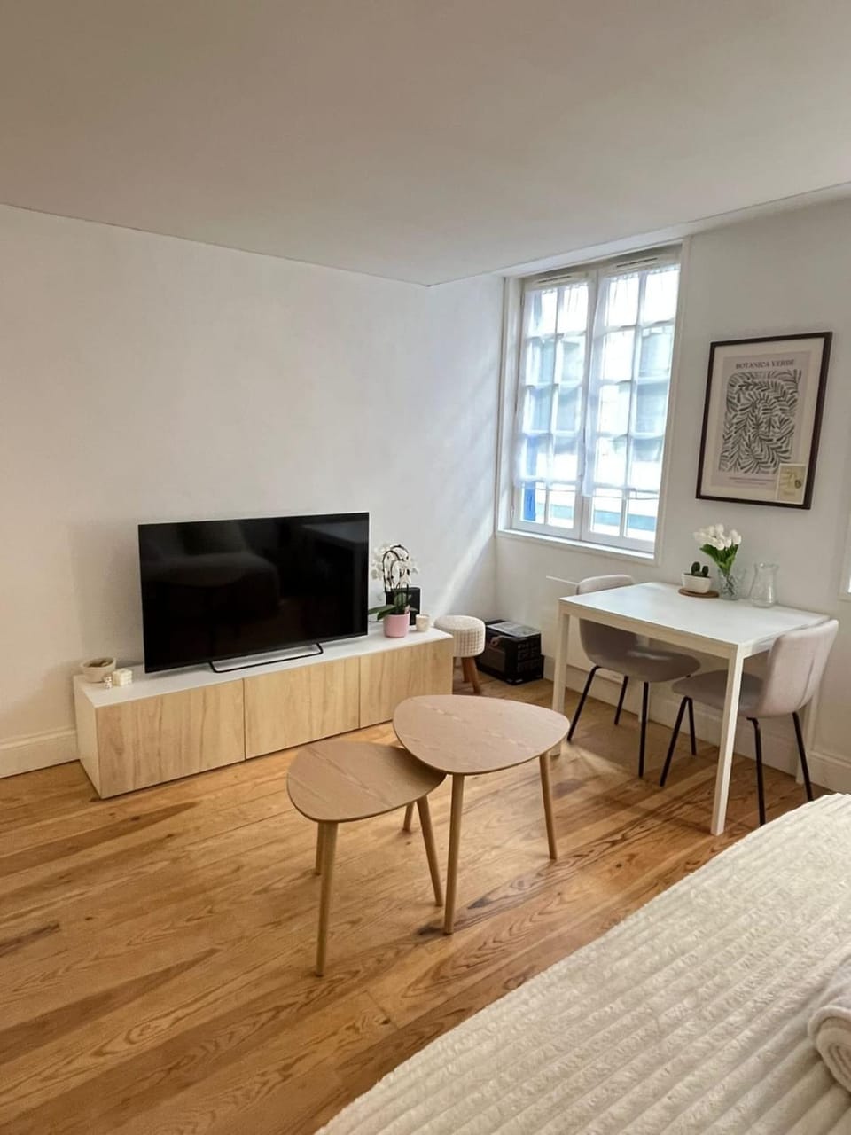TV and multimedia, Living room, Dining area