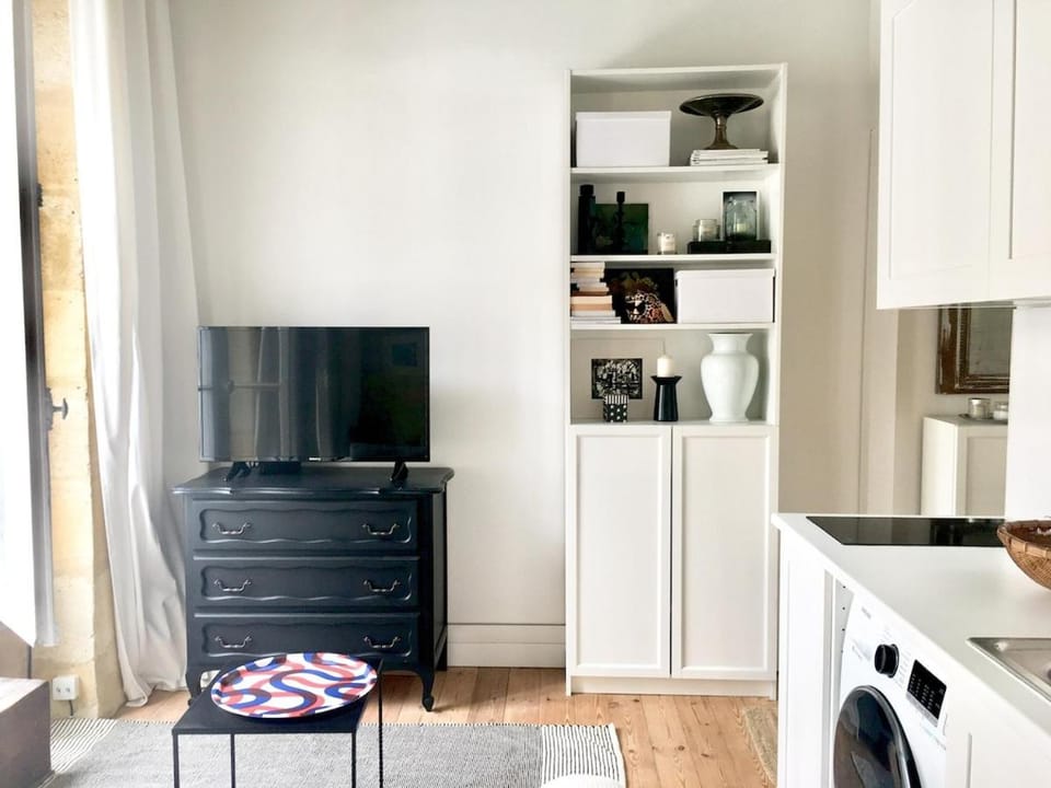 Immeuble pierre studio tramD Fondaudege Boulevard Apartment in Bordeaux