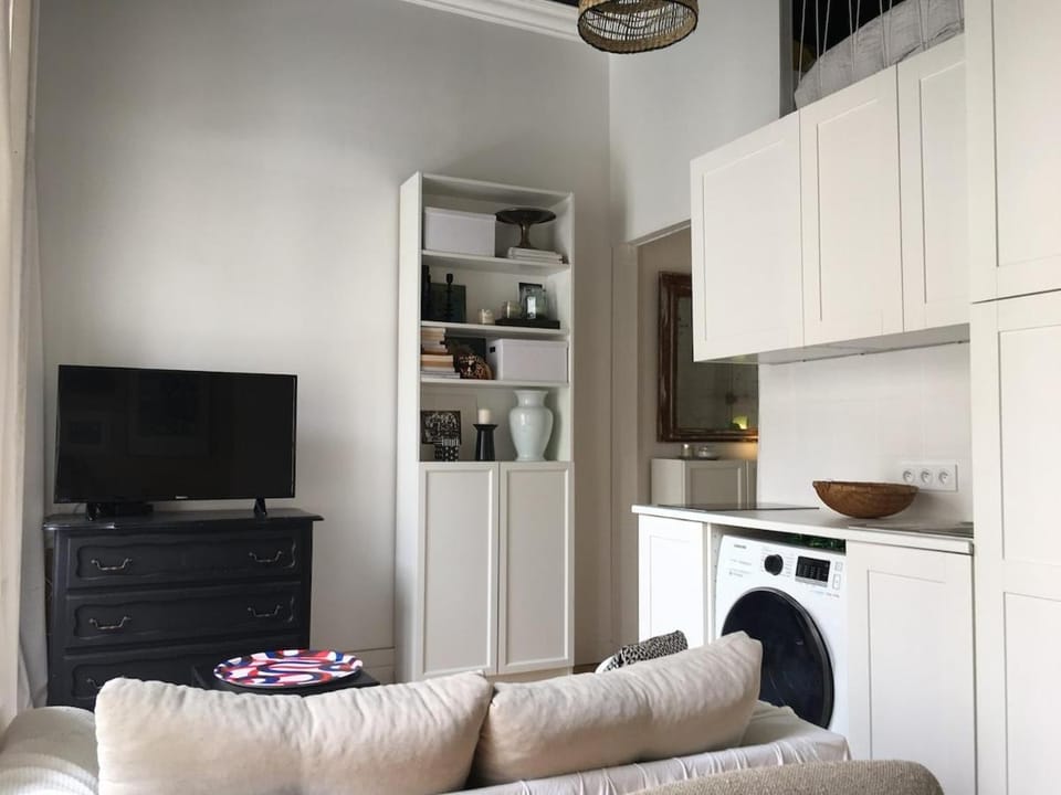 Immeuble pierre studio tramD Fondaudege Boulevard Apartment in Bordeaux