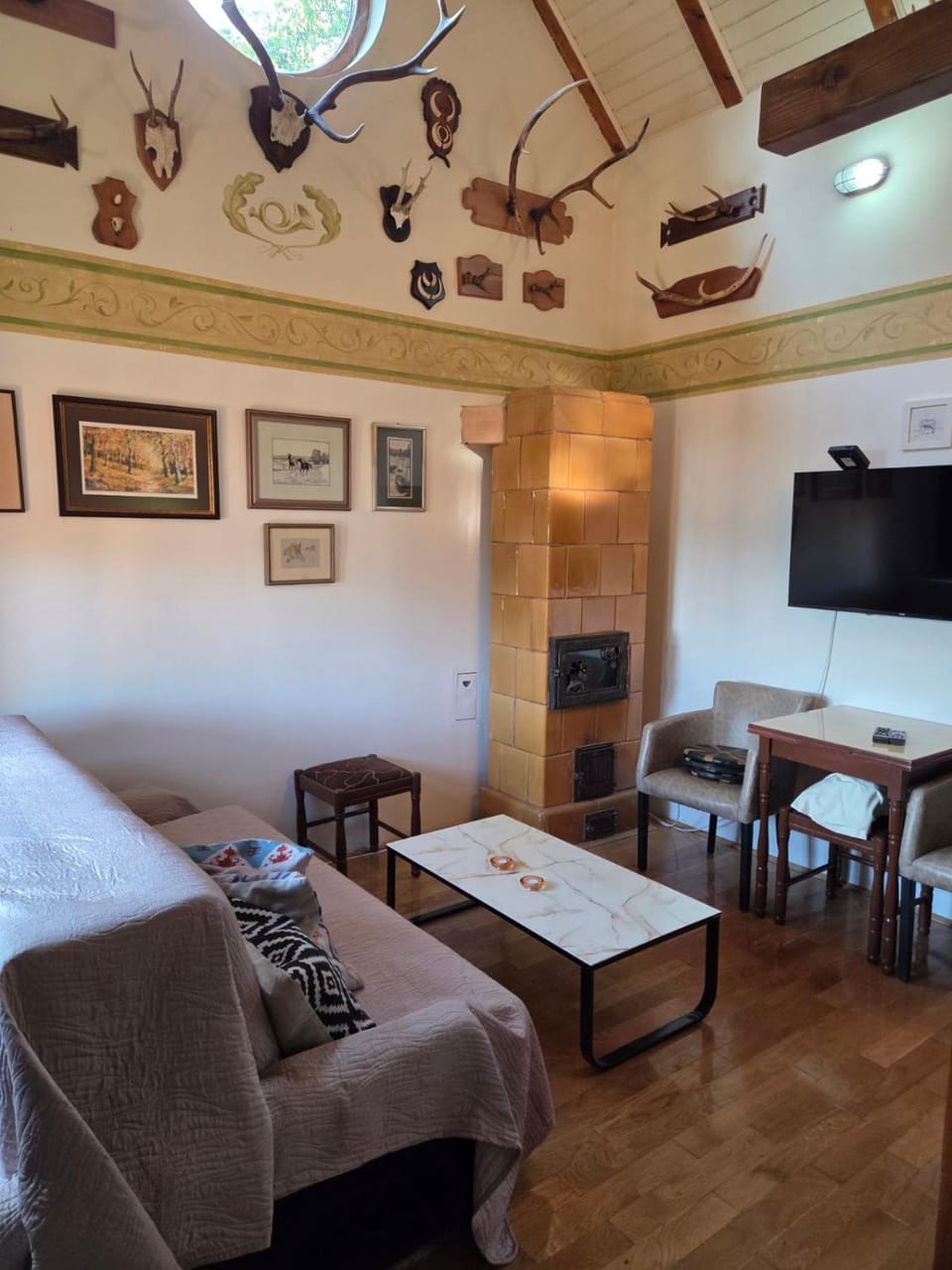 Living room, Seating area