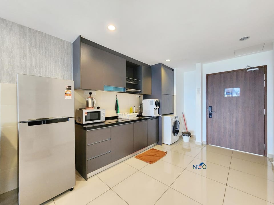 Kitchen or kitchenette, dishwasher, minibar, stove, washing machine