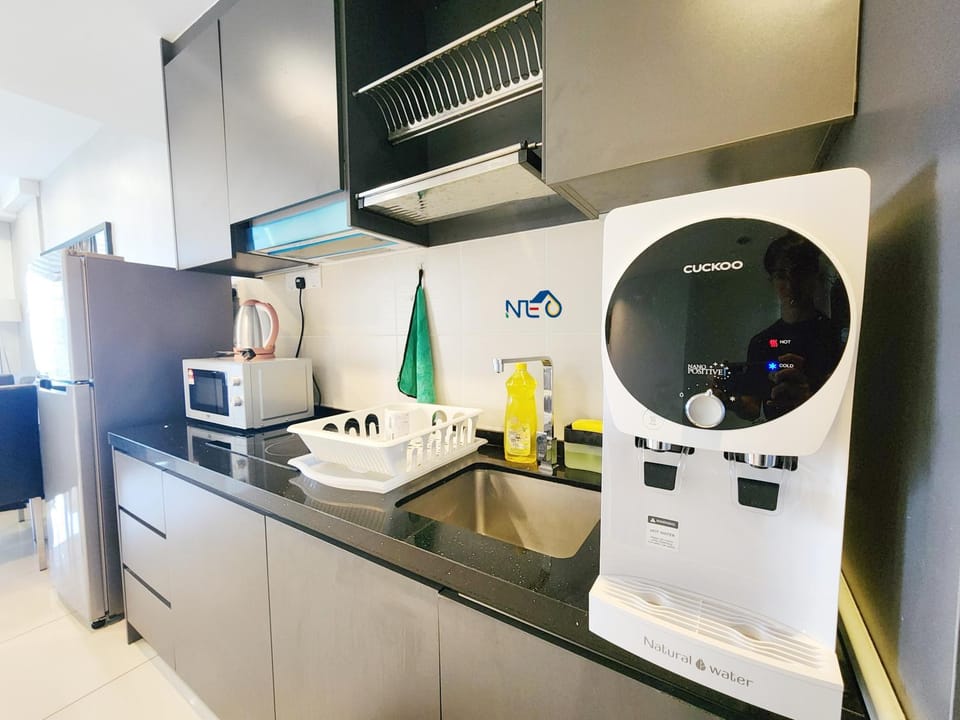 Kitchen or kitchenette, Drinks, microwave, stove