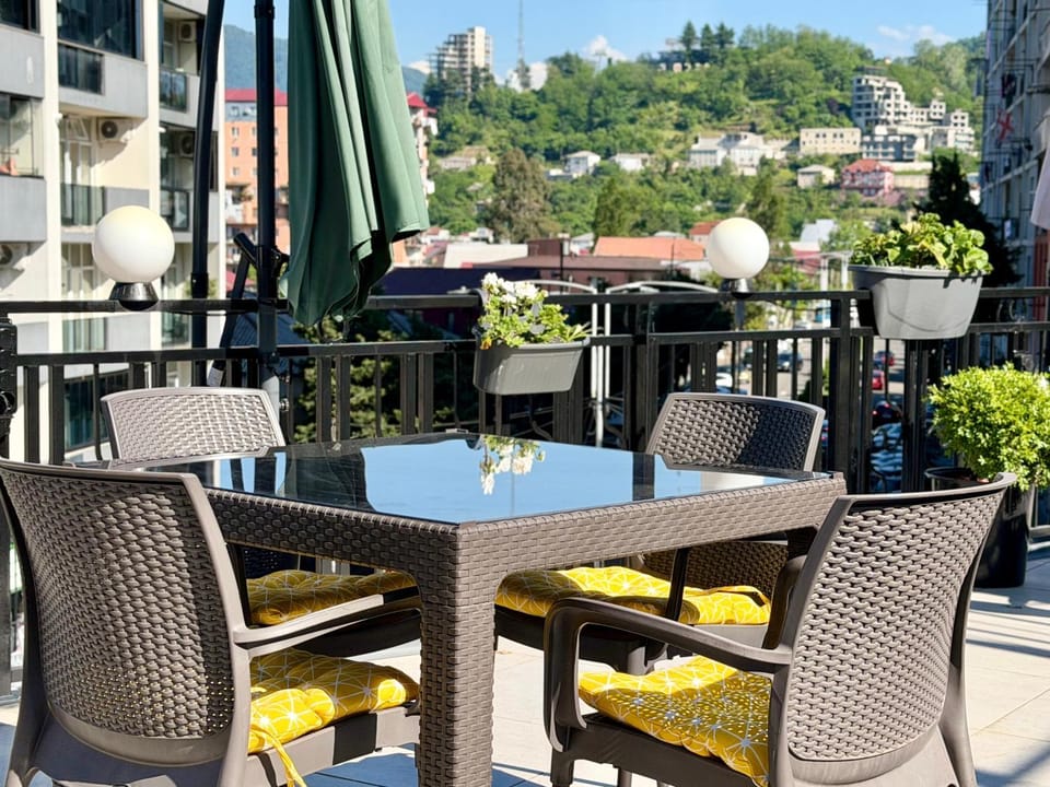 Property building, Restaurant/places to eat, View (from property/room), Balcony/Terrace