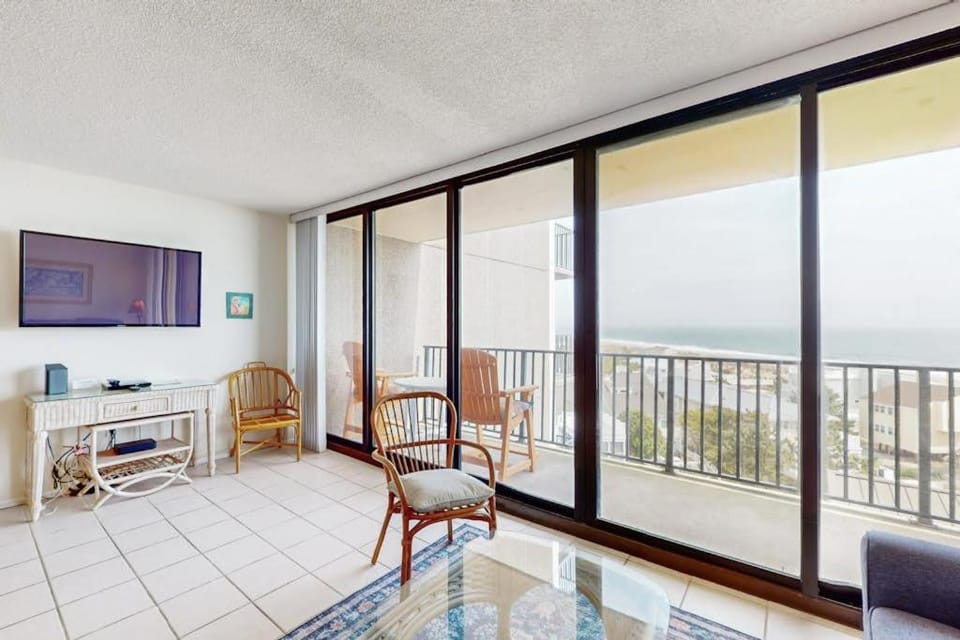 Sea Colony Ocean 6th floor condo with basketball court shared sauna & tennis House in Sussex County