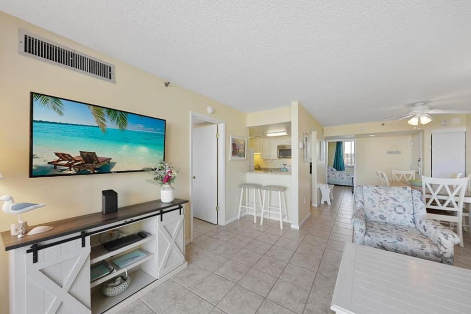 Sea Colony Ocean 2nd floor condo with elevator tennis court & basketball court House in Sea Colony