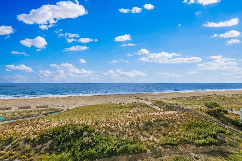 Sea Colony Ocean 5th floor condo with free WiFi elevator & balcony House in Sussex County