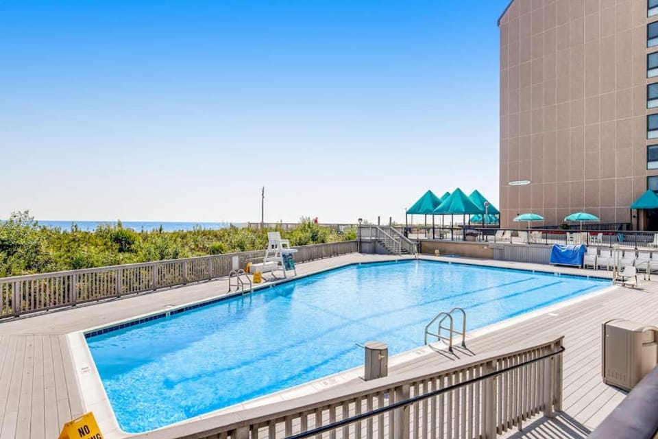 Sea Colony Ocean 7th floor condo with pool shared sauna & tennis court House in Sussex County
