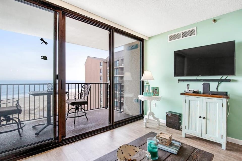 Sea Colony Ocean 7th floor condo with pool shared sauna & tennis court House in Sussex County