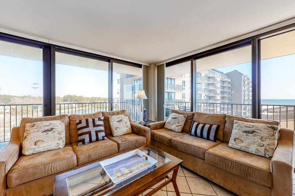 Sea Colony Ocean 5th floor condo with tennis court & pool House in Sea Colony