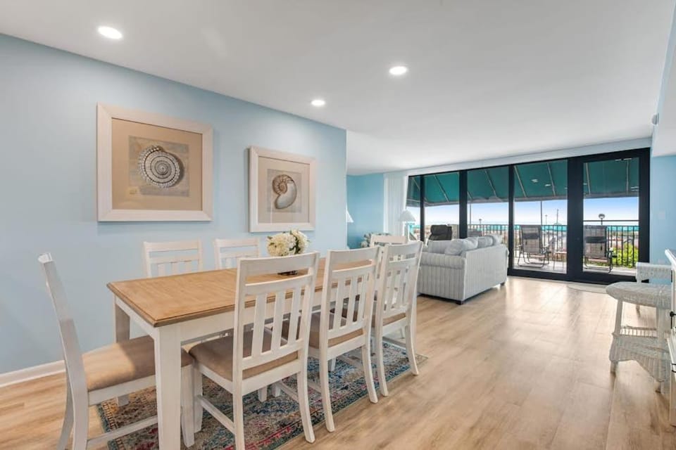 Sea Colony Ocean 1st floor condo with gym pool hot tub & sauna House in Sea Colony