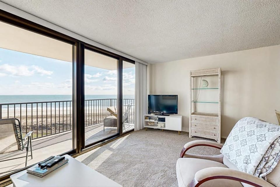 Sea Colony Ocean 6th floor condo with basketball court gym House in Sea Colony