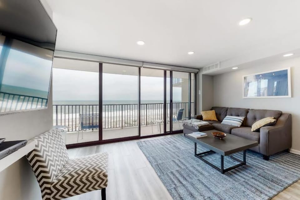 Sea Colony Ocean 7th floor condo with free WiFi tennis court & elevator House in Sea Colony