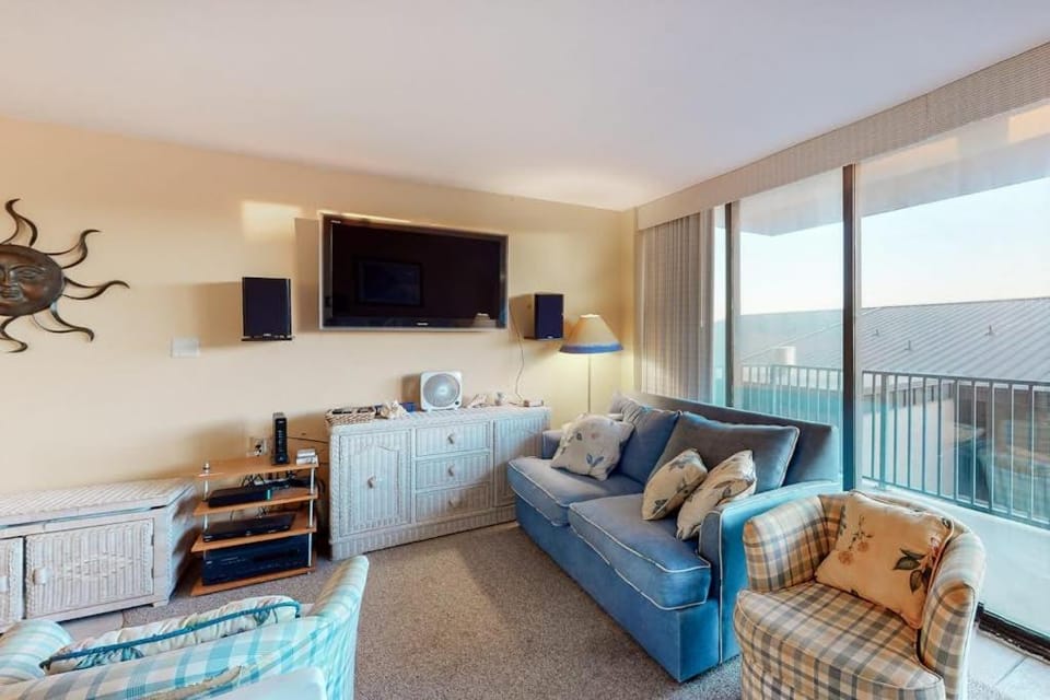 Sea Colony oceanfront 3rd floor condo with free WiFi shared sauna & tennis court House in Sussex County