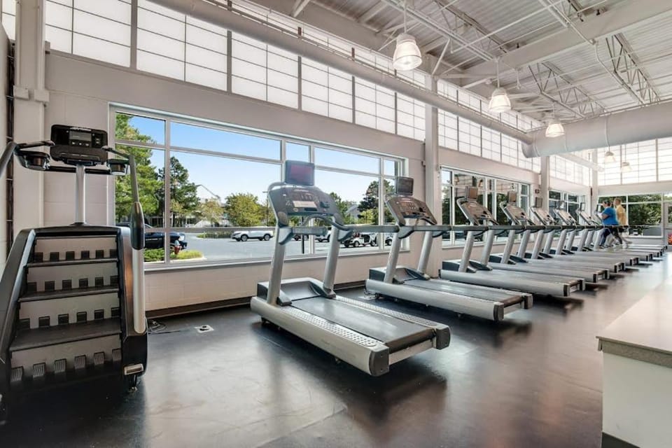 Sea Colony Ocean 1st floor condo with shared sauna basketball court & elevator House in Sussex County