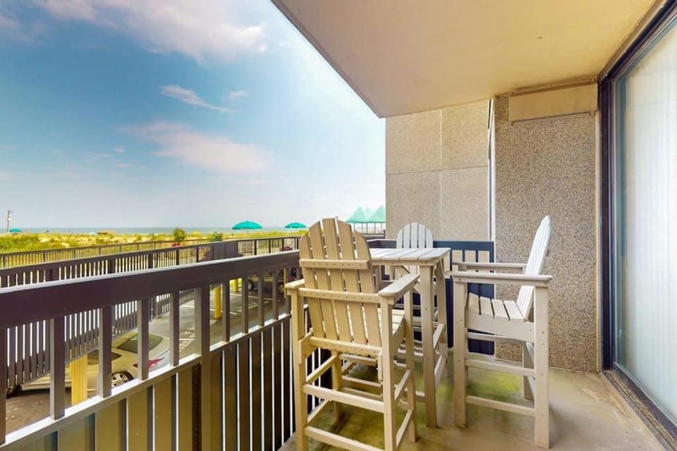Sea Colony Ocean 1st floor condo with shared sauna basketball court & elevator House in Sussex County