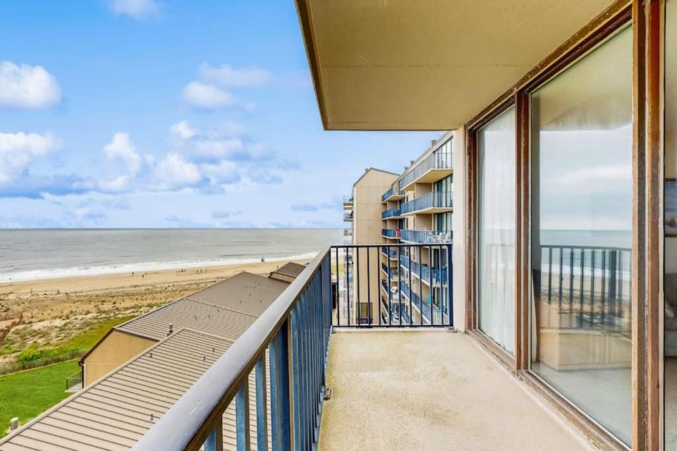 Sea Colony 7th floor condo with elevator shared sauna balcony & ocean view House in Sussex County