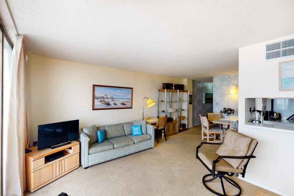 Sea Colony 7th floor condo with elevator shared sauna balcony & ocean view House in Sussex County