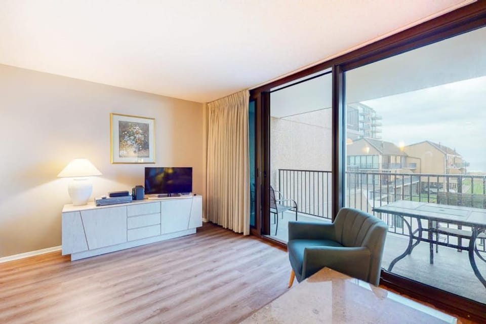 Sea Colony Ocean 2nd floor condo with shared sauna tennis court & elevator House in Sea Colony