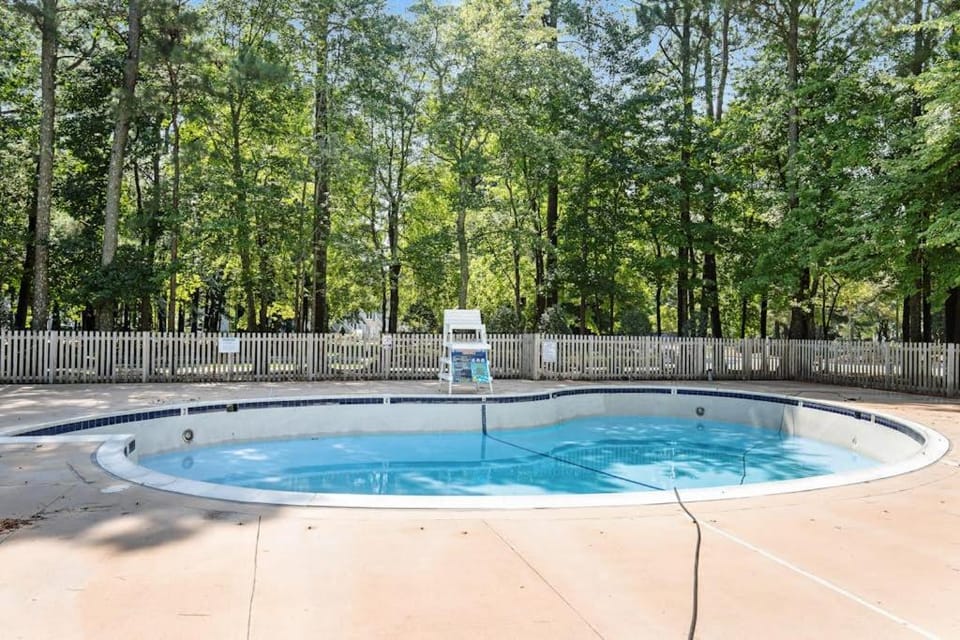 Sea Colony Ocean 1st floor condo with tennis court pool & basketball court House in Sea Colony