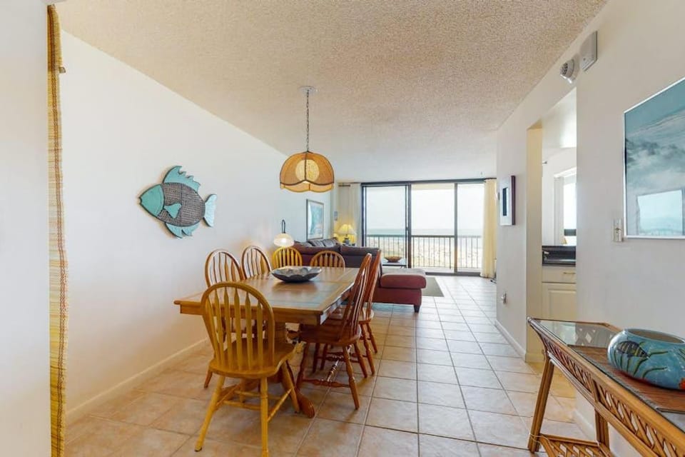 Sea Colony Ocean 5th floor condo with pool balcony & gym House in Sussex County