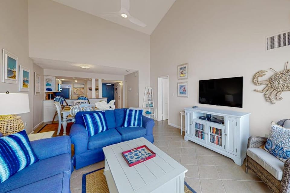 Sea Colony Ocean 9th floor condo with elevator gym & pool House in Sea Colony