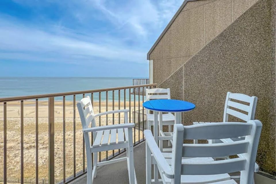 Sea Colony Ocean 9th floor condo with elevator gym & pool House in Sea Colony